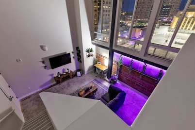 Downtown Loft Skyline View 2BR
