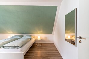 1 bedroom, bed sheets