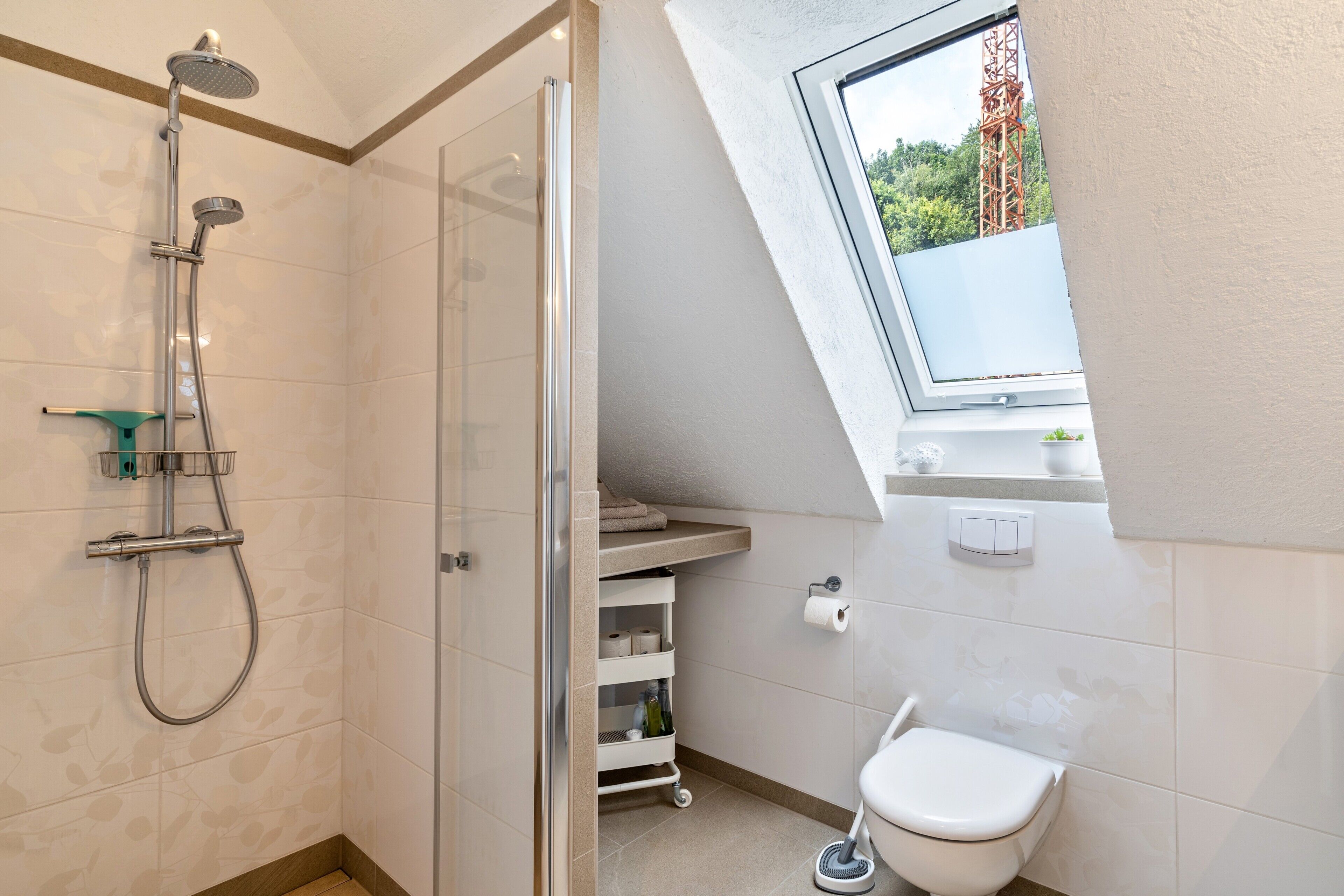 Dusche, Haartrockner, Handtücher