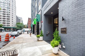 Exterior detail - Deluxe East Village 2BR w/ Elevator & W/D, nr Union Square, by Blueground (New York)