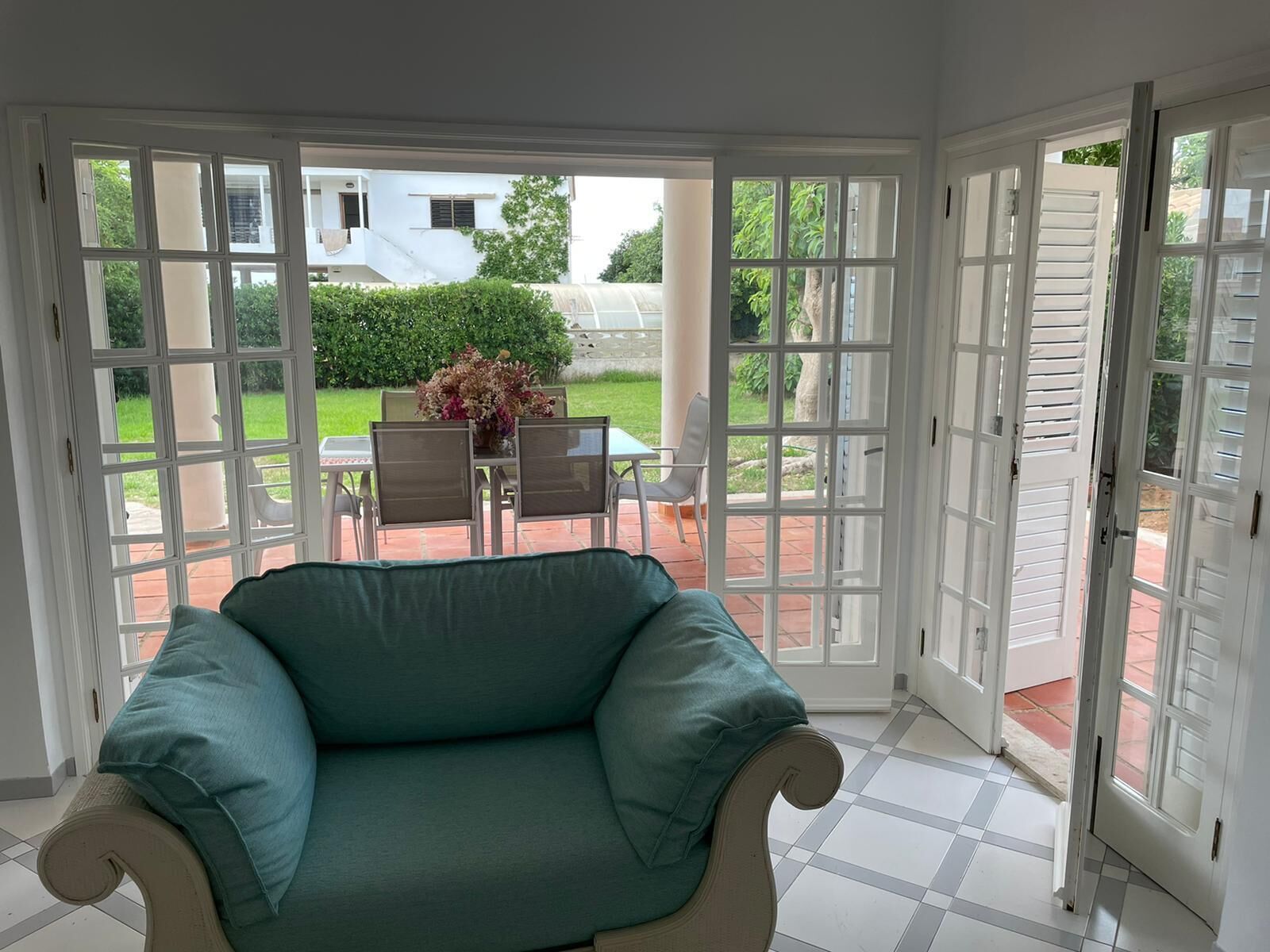 Smart-TV, Kamin, Stereoanlage