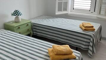 4 slaapkamers, een kluis op de kamer, een bureau