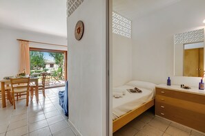 2 bedrooms, bed sheets
