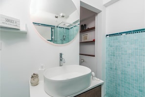 Dusche, Bidet, Handtücher