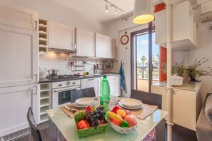 Fridge, microwave, oven, stovetop - Vicerè Apartment With AC and Wi-Fi, Catania, Italy (Catania)