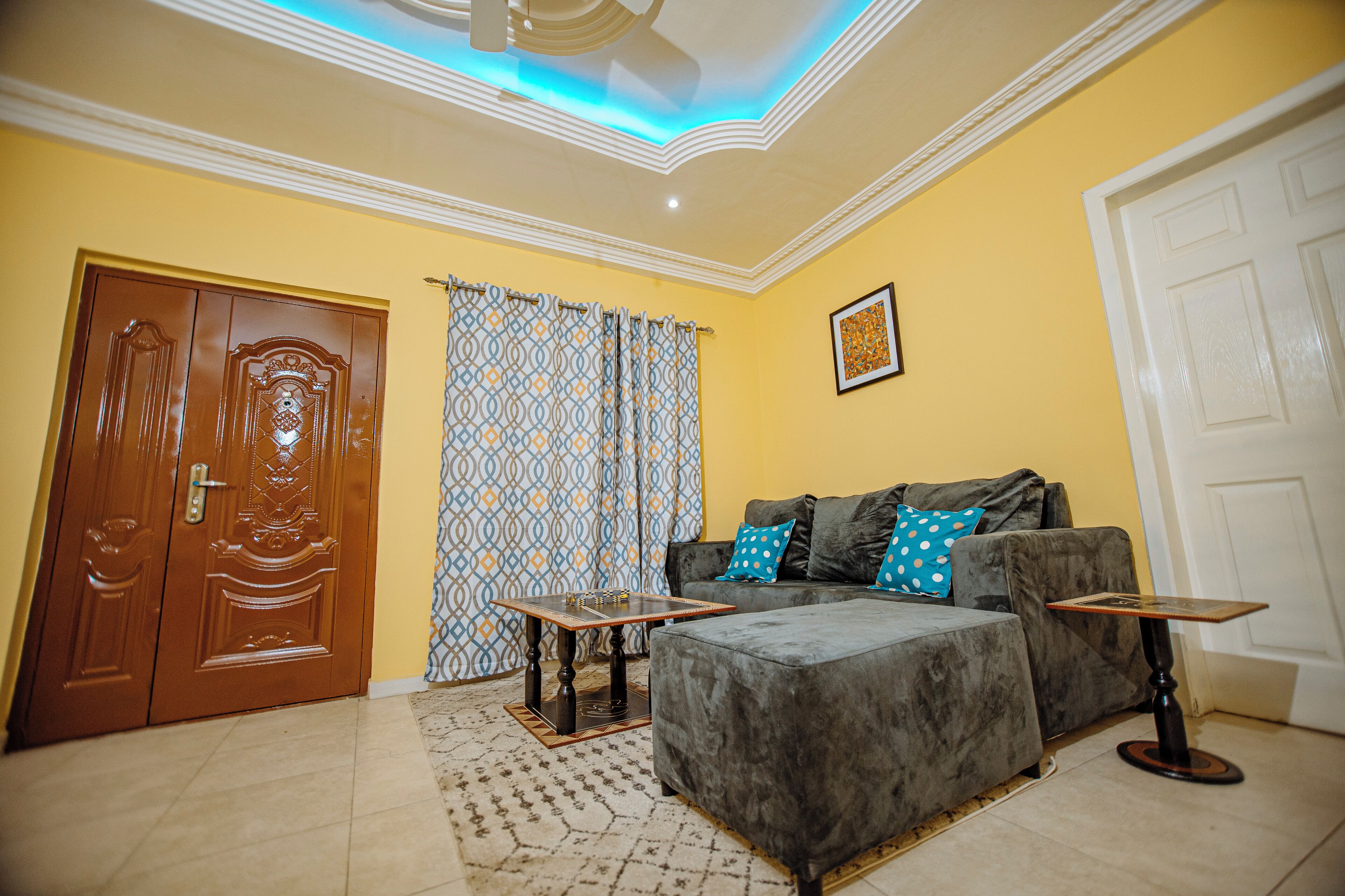 Chambre Confort, 1 très grand lit, cuisine, vue ville | Coin séjour