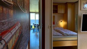 2 bedrooms, Internet