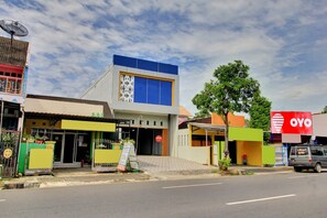 Front of property - Hotel O Gm Guest House (Wonogiri)