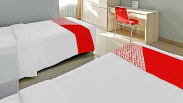 Escritorio, wifi gratis y ropa de cama