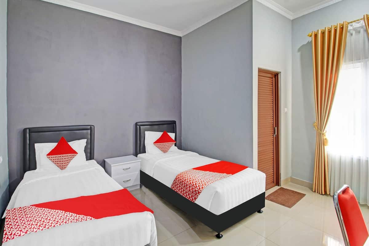 Standard Twin Room | Desk, free WiFi, bed sheets