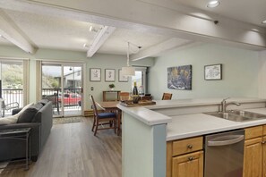 Condo (Snowmass Mountain D1) | Living area - Snowmass Mountain D1 (Snowmass Village)