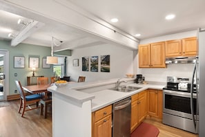 Condo (Snowmass Mountain D1) | Private kitchen