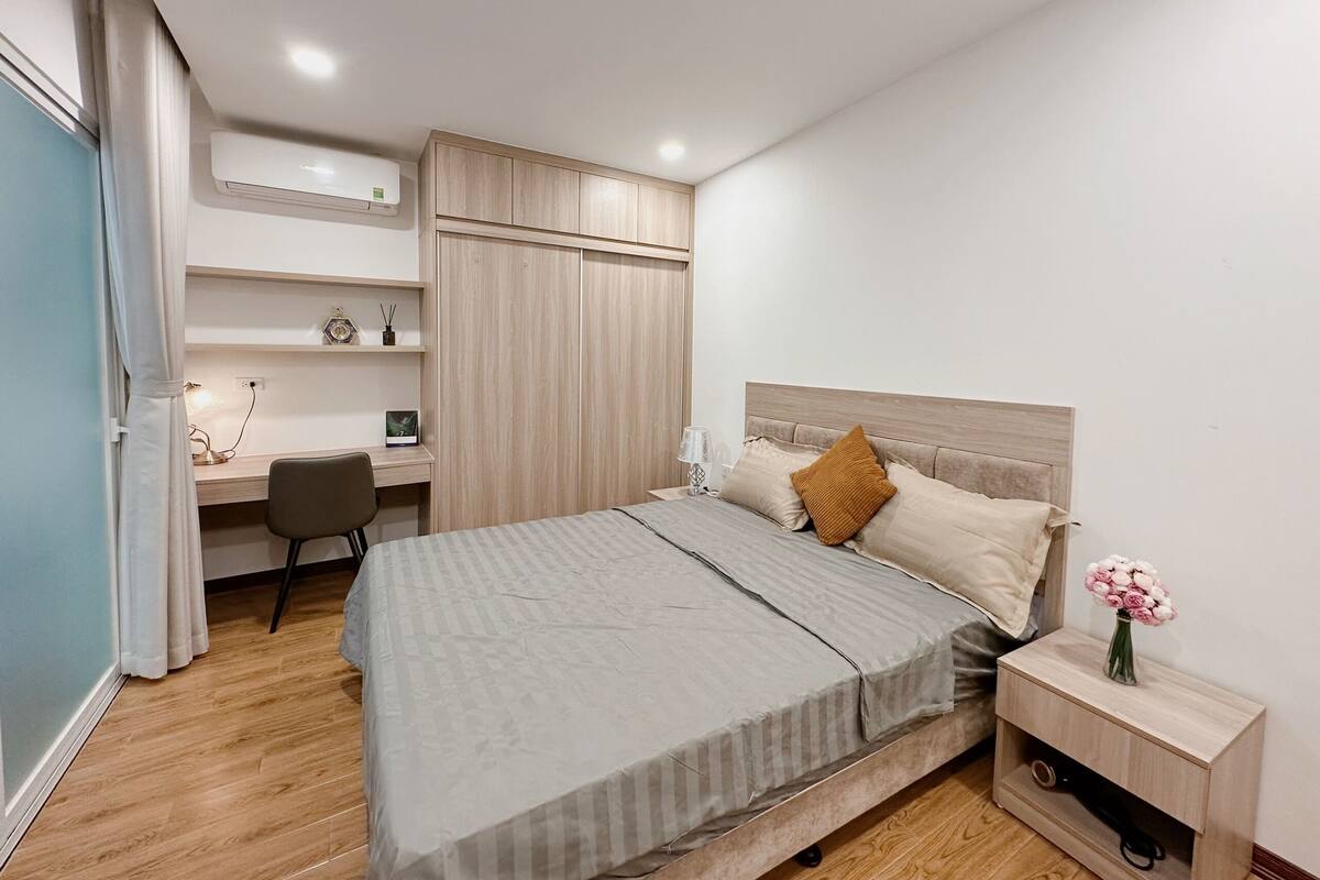 1 bedroom, premium bedding, soundproofing, WiFi (free)