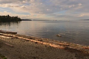 Beach - Gulf Island View Suite (Chemainus)