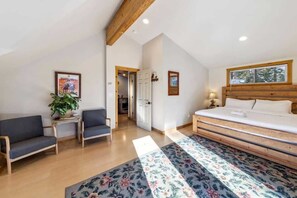 6 bedrooms, desk, iron/ironing board, cots/infant beds - The Bear's Den: Hot Tub, Game Loft, NearHeavenly (South Lake Tahoe)