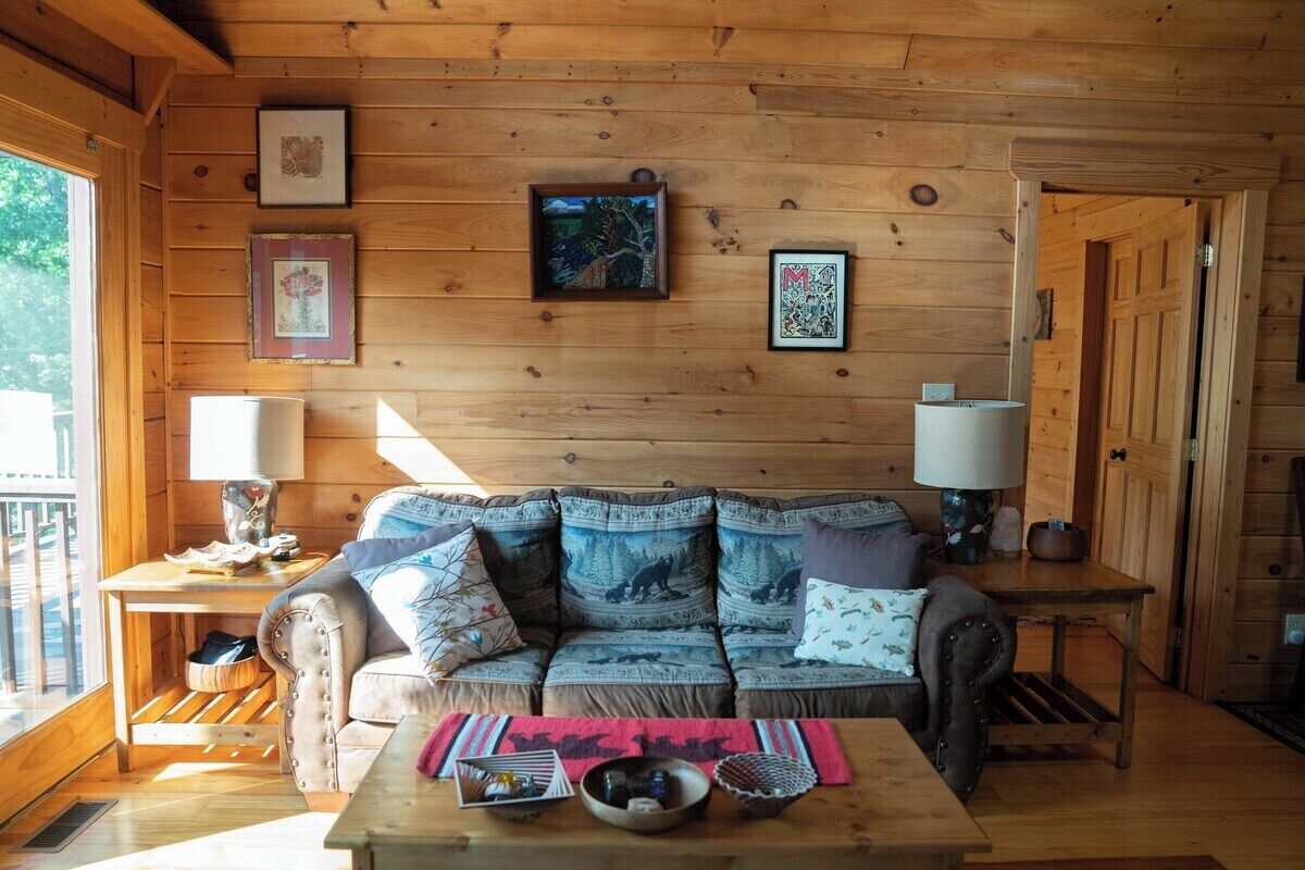 Smart TV y chimenea 