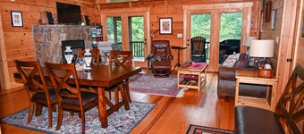 Walk to the river or stay at the cabin w/ great outdoor space. Close to the Folk School & Casino
