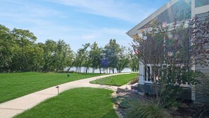 Property grounds - River Shores Cottage (Ottawa)