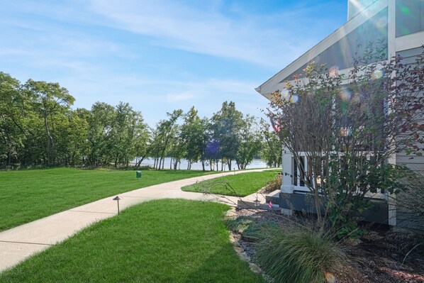 Property grounds - River Shores Cottage 2 bed 2.5 bath (Ottawa)