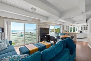 TV, DVD player, stereo, offices - Rio Del Mar Boathouse - steps from the beach (Aptos)