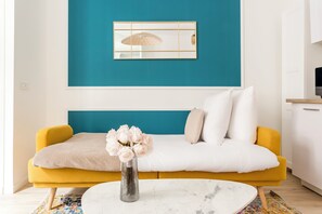 3 室のベッドルーム、デスク、アイロン / アイロン台、旅行用ベビーベッド