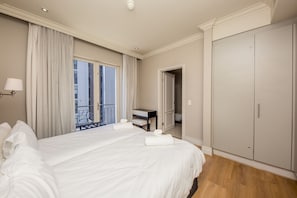 3 bedrooms, desk, iron/ironing board, WiFi