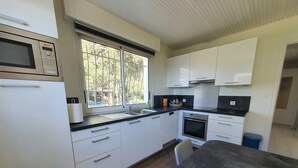 Coffee/tea maker, fridge, microwave, oven