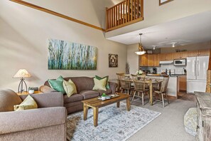 Smart TV, fireplace, stereo - Mountain View Condo in Canmore (Canmore)