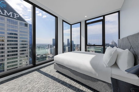 3 Bedroom Bayview Penthouse | In-room safe, soundproofing, iron/ironing board, cribs/infant beds