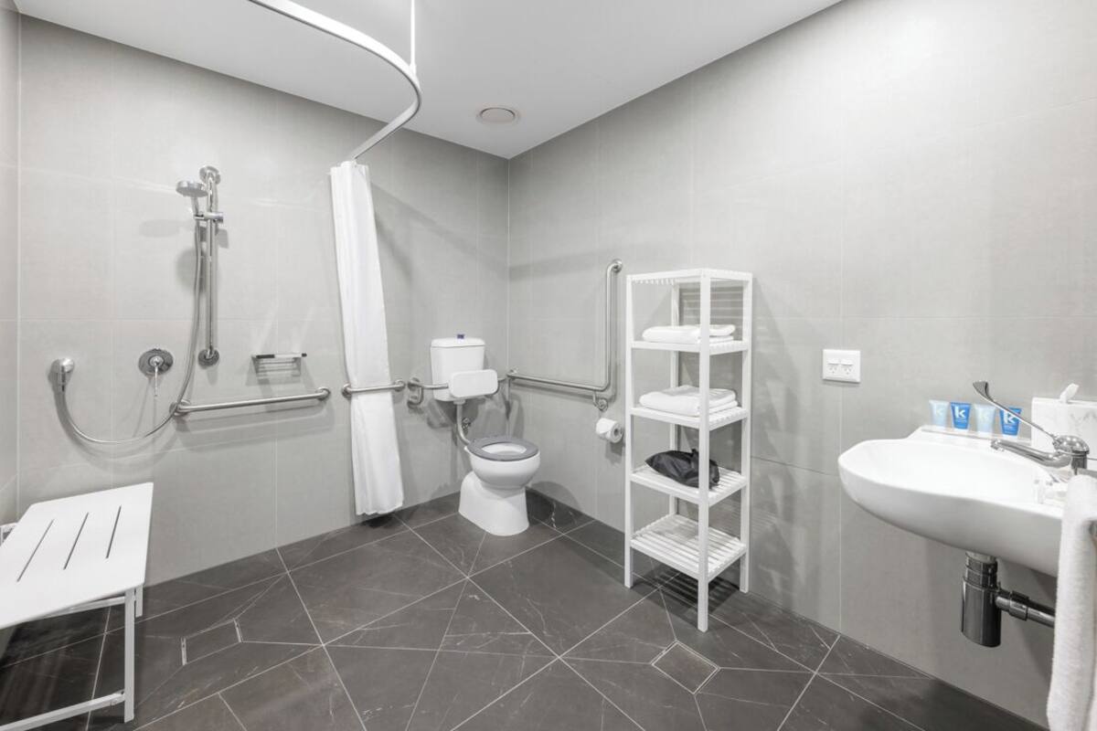 3 Bedroom Accessible Suite | Bathroom | Shower, designer toiletries, hair dryer, towels