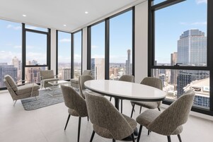 3 Bedroom Bayview Penthouse | Dining room