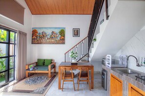Premium-villa | Privat køkken | Køleskab, kogeplade, opvaskemaskine, elkedel