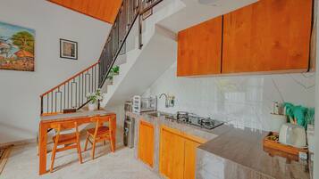 Premium-huvila | Yksityinen keittiö | Jääkaappi, liesi, astianpesukone, vedenkeitin