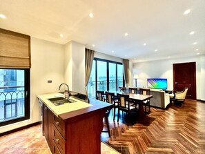 Deluxe Apartment | 3 bedrooms, premium bedding, free WiFi, bed sheets - Paradise Pearl West Lake (Hanoi)