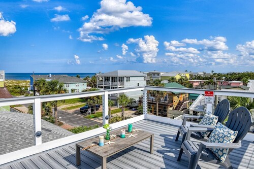 Multi-Family Beach House, Ocean Views, 2 min Walk to Beach, Restaurants, Shops! $300 in Free Tickets