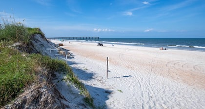 Steps to Beach! Suite Bedrooms, Walk to Restaurants, Shops, and Ocean Pier, $300 in Free Tickets!