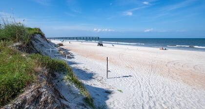 Amazing Ocean Views, Steps to Beach, Walk to Restaurants, Shops, Pier! $300 in Free Tickets Per Day!