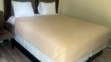 Comfort Single Room | Desk, blackout drapes, iron/ironing board, free WiFi