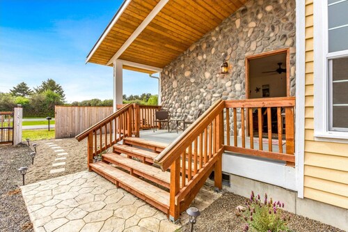 Cobblestone Cottage in Ocean Shores