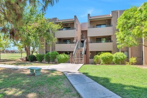 Exterior - Fantastic Location! Heated Pool, Close to Giants Stadium, Minutes from Old Town Scottsdale + Golfing (Scottsdale)