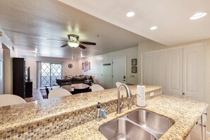 Interior - Fantastic Location! Heated Pool, Close to Giants Stadium, Minutes from Old Town Scottsdale + Golfing (Scottsdale)