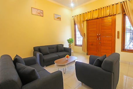 Lobby. OYO 91777 Kemuning Guesthouse