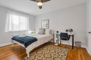 2 bedrooms, desk, iron/ironing board, WiFi - Cozy 2 BR in Short North Convenient Parking (Columbus)