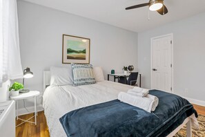 2 habitaciones, escritorio, tabla de planchar con plancha y wifi 