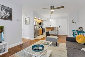 テレビ、書斎 / ワークスペース