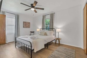 3 bedrooms, desk, iron/ironing board, WiFi