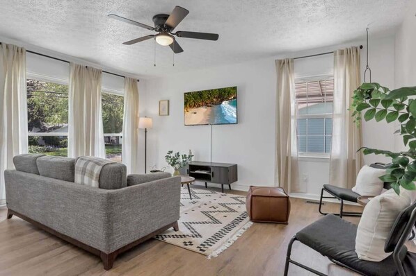 Unclassified image, 1 of 43, button