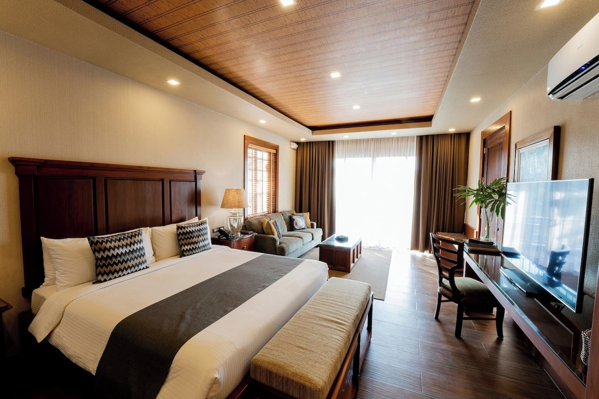 Literie de qualité supérieure, surmatelas, minibar, bureau
