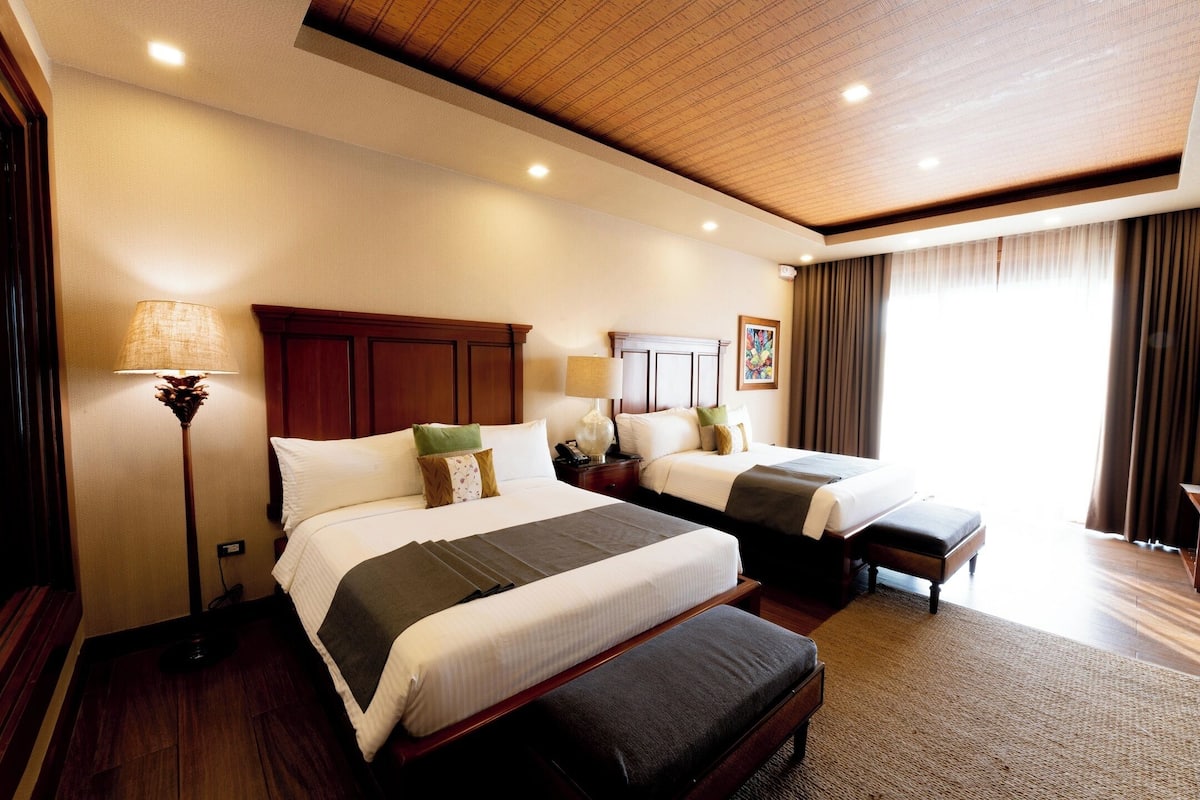 Literie de qualité supérieure, surmatelas, minibar, bureau