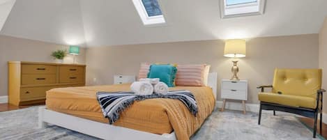 2 habitaciones, escritorio, tabla de planchar con plancha y wifi